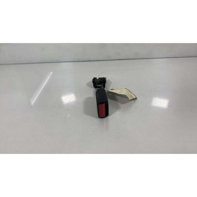 Attache ceinture arriere droit PEUGEOT 307 Photo n°1