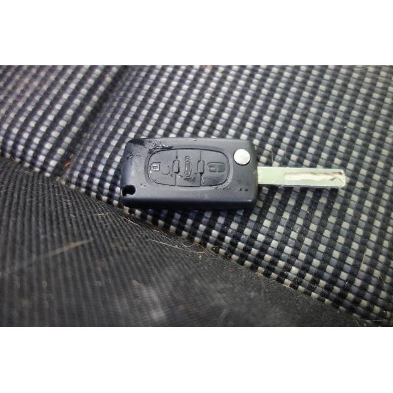 Attache ceinture arriere droit PEUGEOT 307 Photo n°9