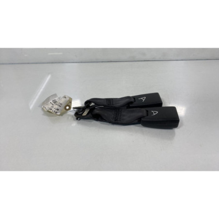 Attache ceinture arriere droit MAZDA 323 5 Photo n°1