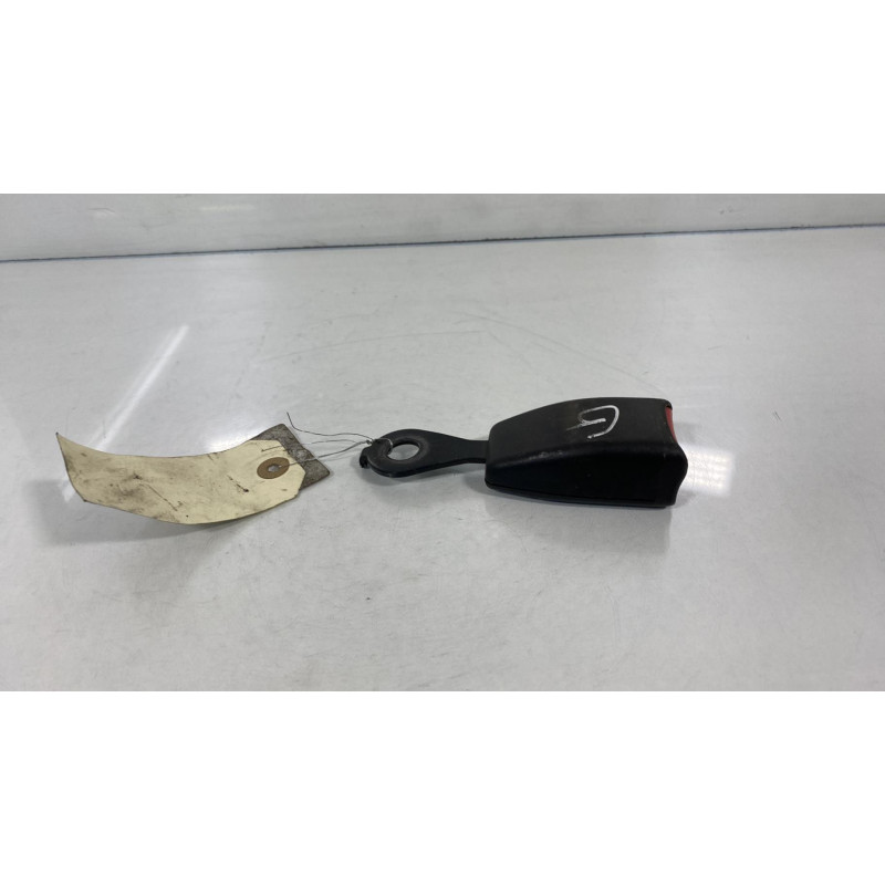 Attache ceinture avant gauche MAZDA 323 5 Photo n°2