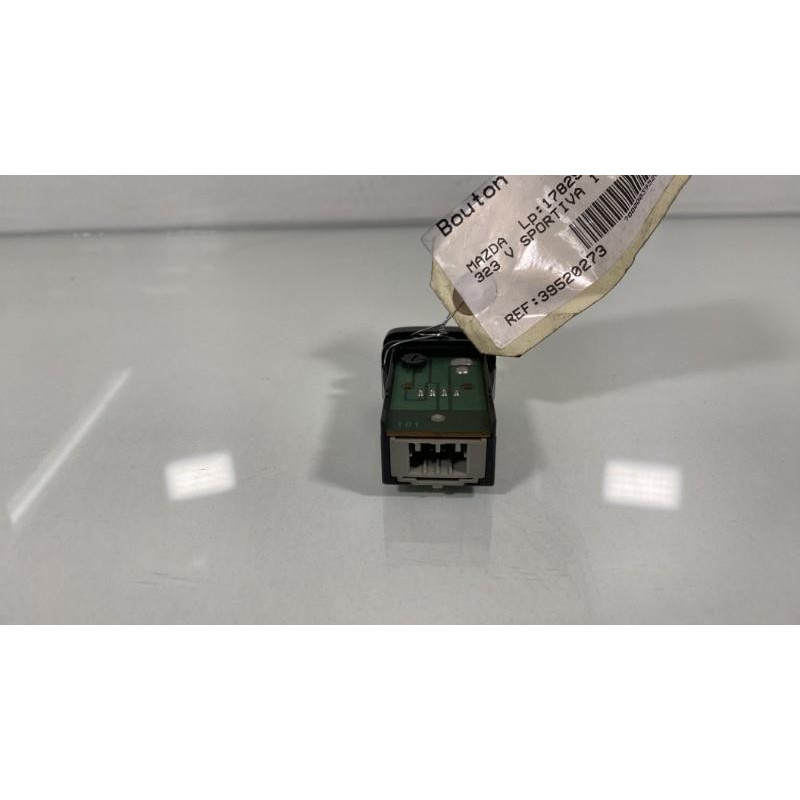 Bouton de warning MAZDA 323 5 Photo n°1