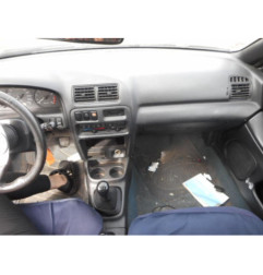 Serrure de coffre MAZDA 323 5