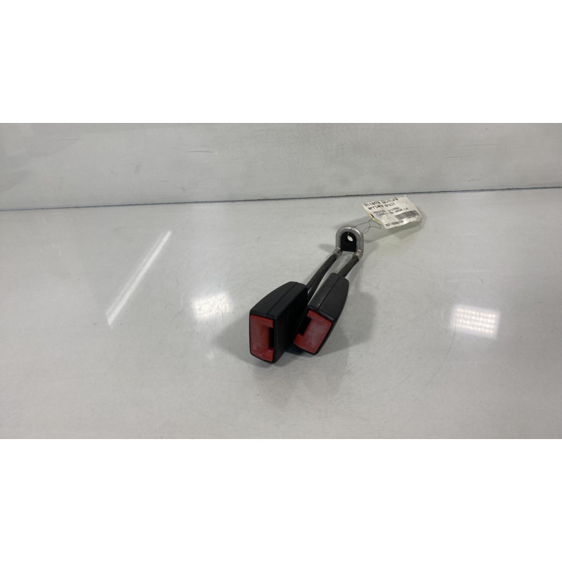 Attache ceinture arriere droit MERCEDES CLASSE C Photo n°1