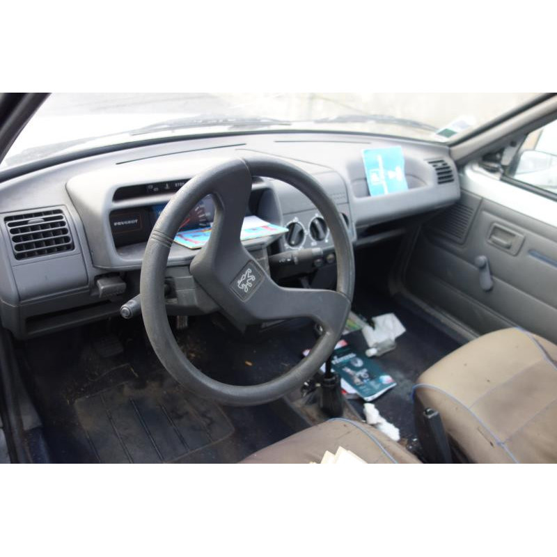 Pompe lave glace avant PEUGEOT 205 Photo n°8