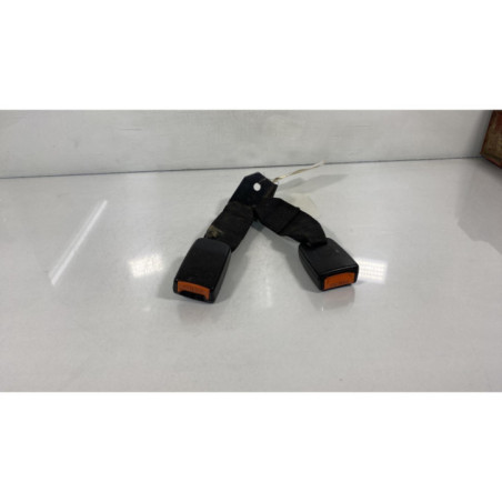 Attache ceinture arriere droit NISSAN PRIMERA 2 Photo n°1