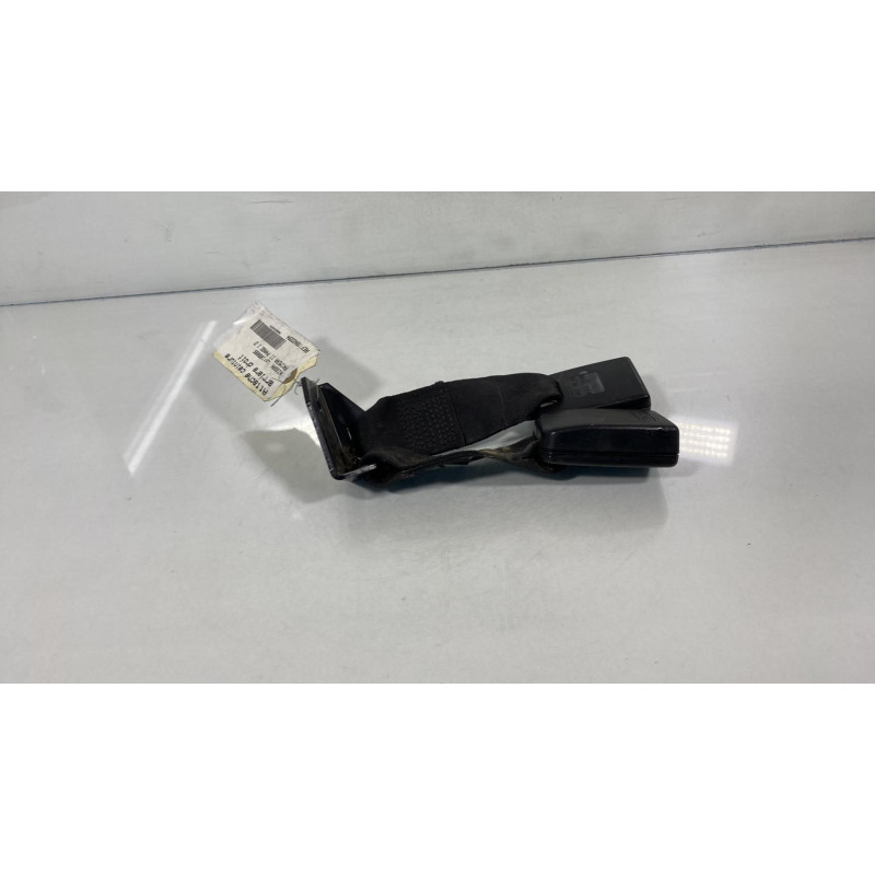 Attache ceinture arriere droit NISSAN PRIMERA 2 Photo n°2