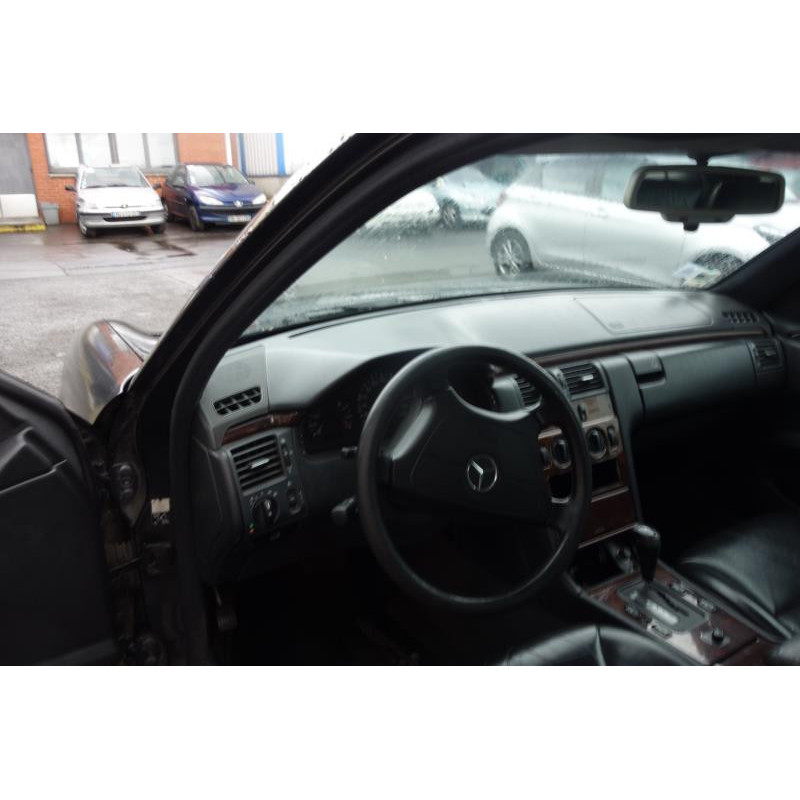 Trappe d'essence MERCEDES CLASSE E Photo n°8