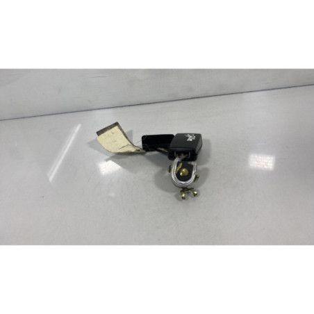 Attache ceinture arriere gauche MERCEDES CLASSE CLK 208 Photo n°1