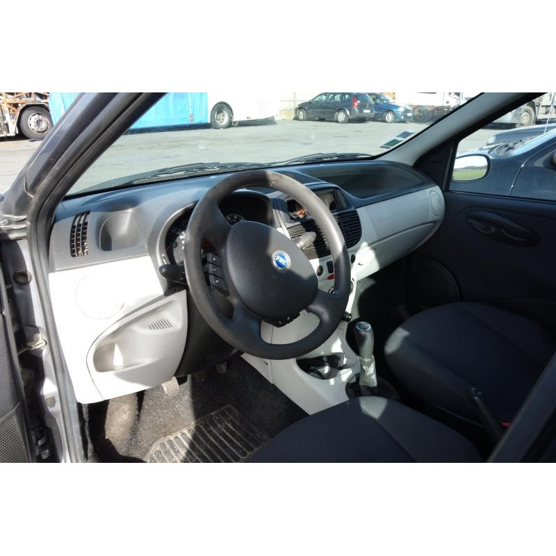 Verin de coffre FIAT PUNTO 2 Photo n°6