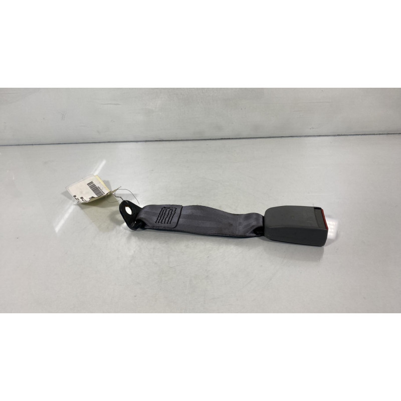 Attache ceinture arriere gauche PEUGEOT 406 Photo n°1