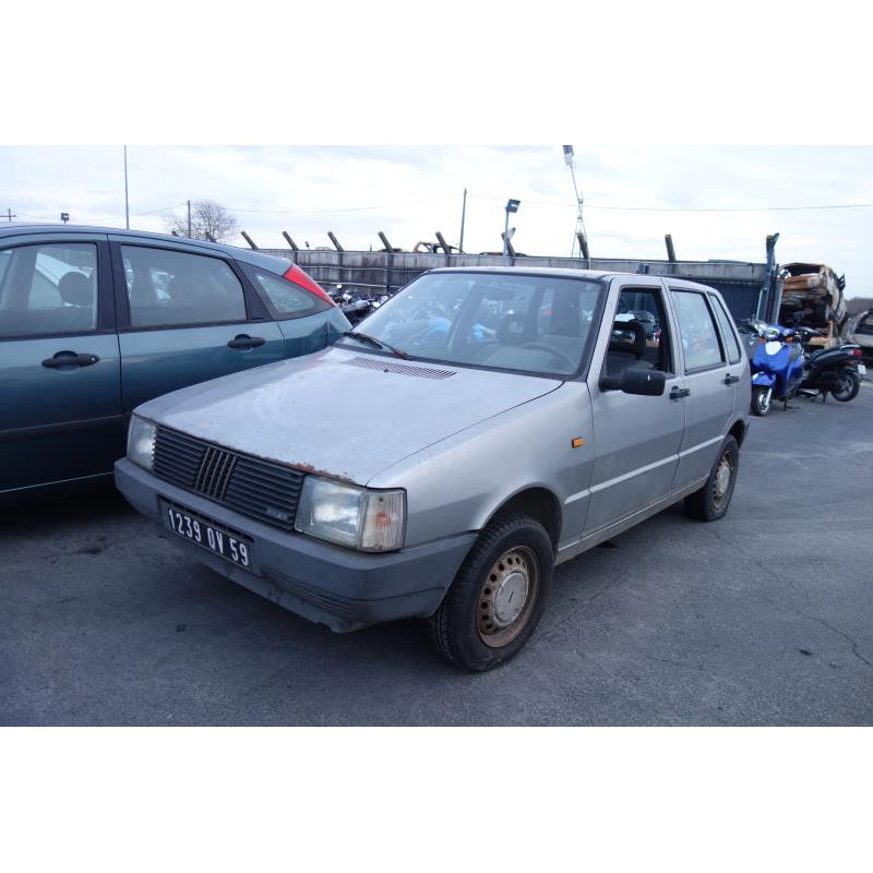 Vitre avant droit FIAT UNO Photo n°1