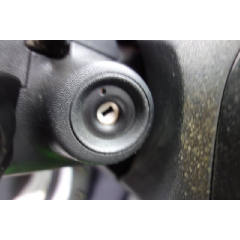 Attache ceinture arriere droit CITROEN C2 Photo n°10