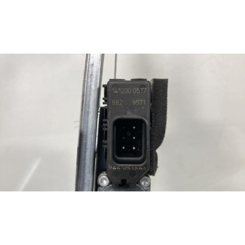 Leve vitre electrique arriere droit OPEL ZAFIRA B Photo n°1