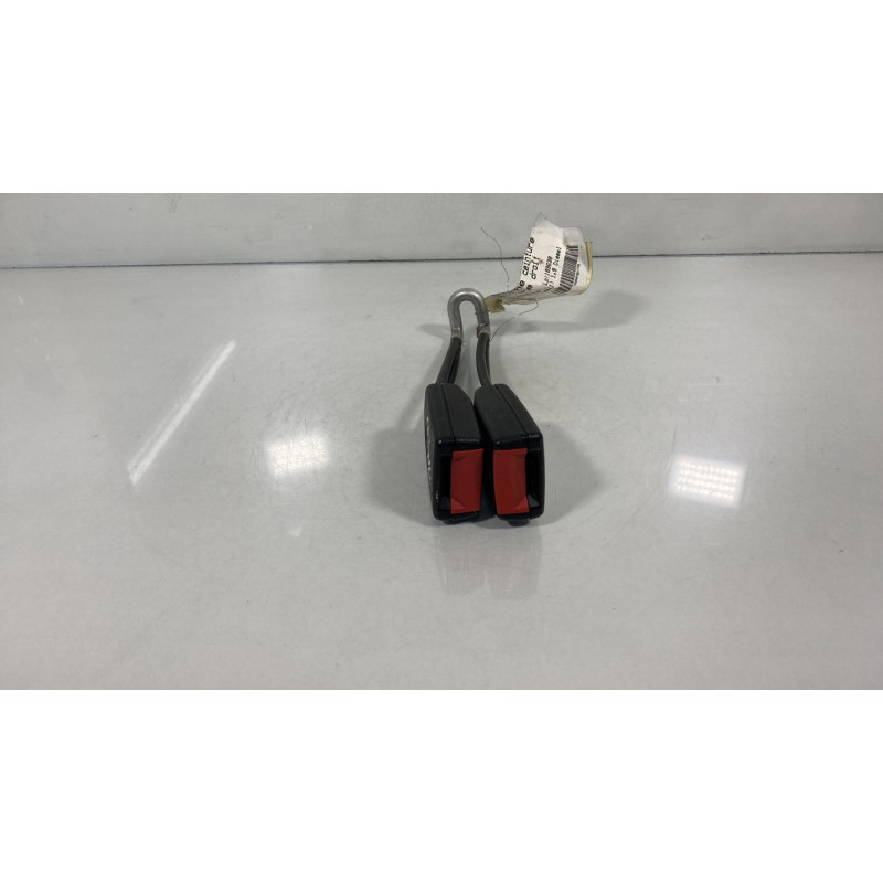 Attache ceinture arriere droit VOLKSWAGEN POLO 3 Photo n°2