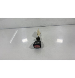 Attache ceinture avant droit FORD COURRIER 4 Photo n°1