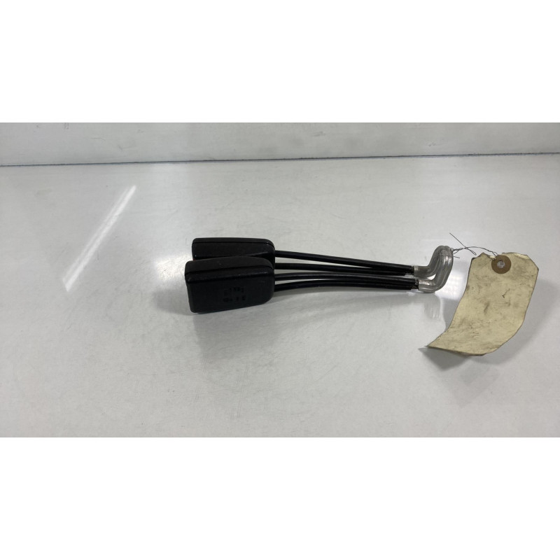 Attache ceinture arriere droit VOLKSWAGEN POLO 3 Photo n°1