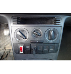 Attache ceinture avant droit VOLKSWAGEN POLO 3
