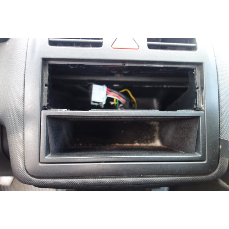 Attache ceinture avant droit VOLKSWAGEN POLO 3 Photo n°11