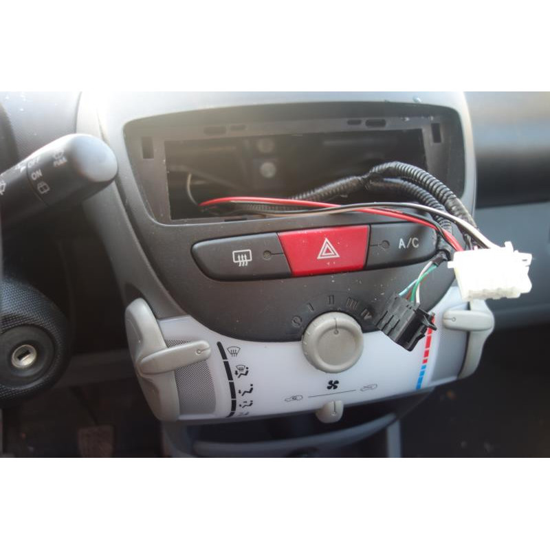 Serrure avant gauche TOYOTA AYGO 1 Photo n°9