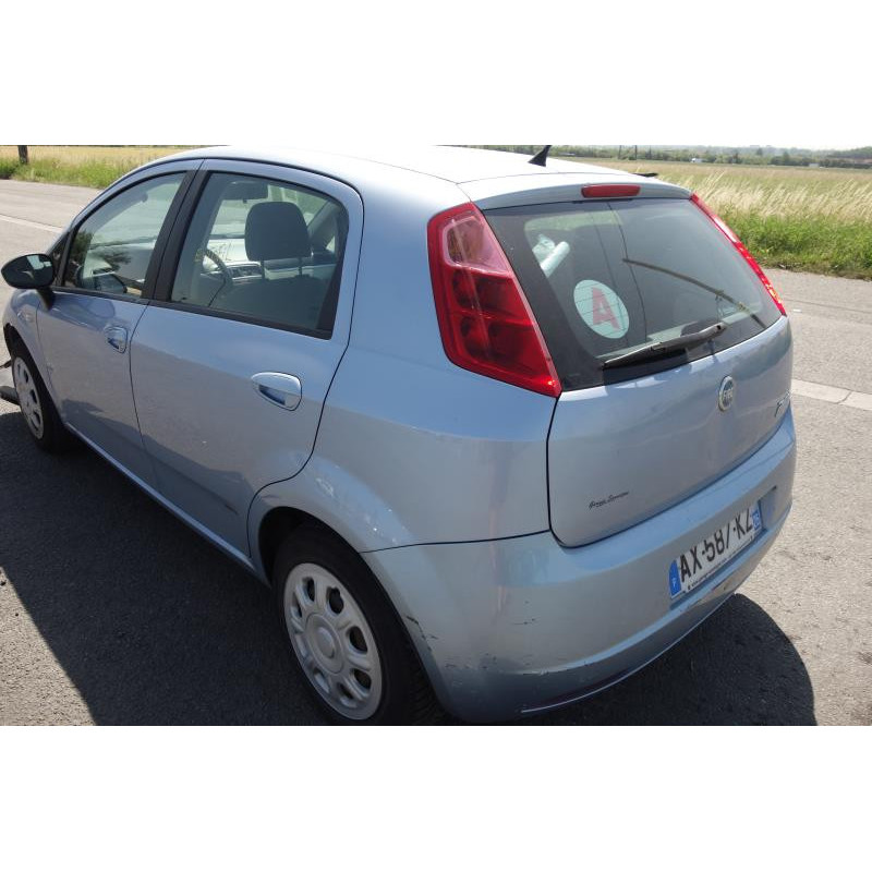 Anti brouillard droit (feux) FIAT GRANDE PUNTO Photo n°7