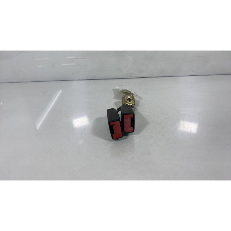Attache ceinture arriere gauche VOLKSWAGEN GOLF 5 Photo n°2