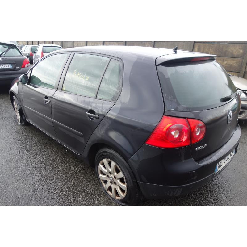 Attache ceinture arriere gauche VOLKSWAGEN GOLF 5 Photo n°7
