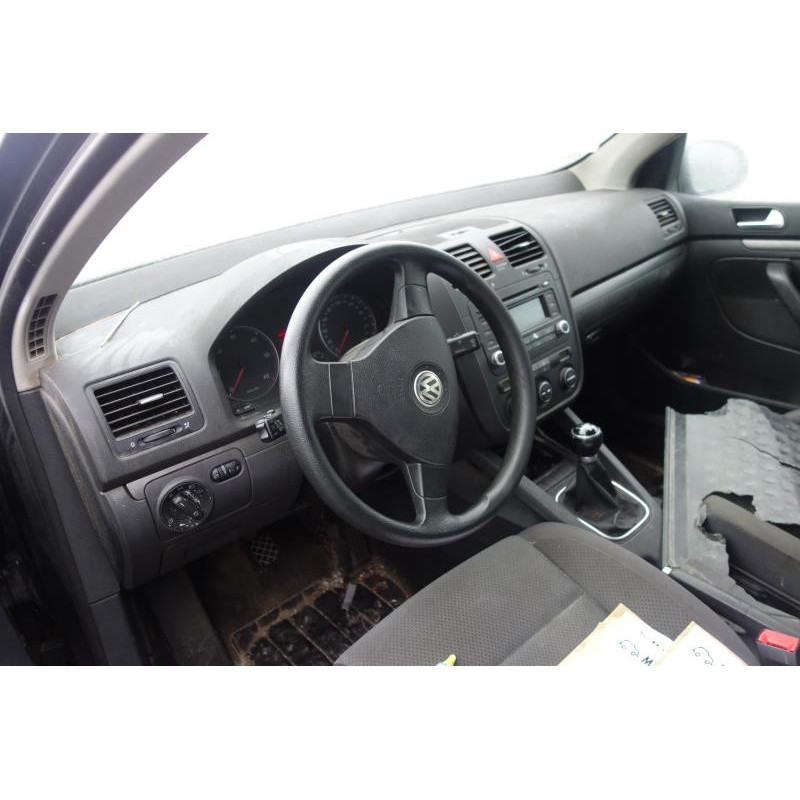 Attache ceinture arriere gauche VOLKSWAGEN GOLF 5 Photo n°8