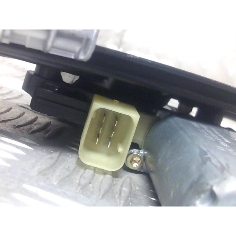 Leve vitre electrique arriere gauche MERCEDES CLASSE C 203 Photo n°2