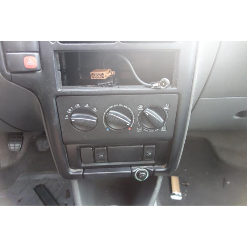 Calandre VOLKSWAGEN POLO 3 Photo n°9