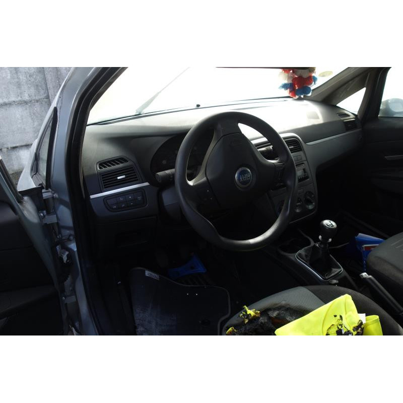 Fermeture de capot FIAT GRANDE PUNTO Photo n°8