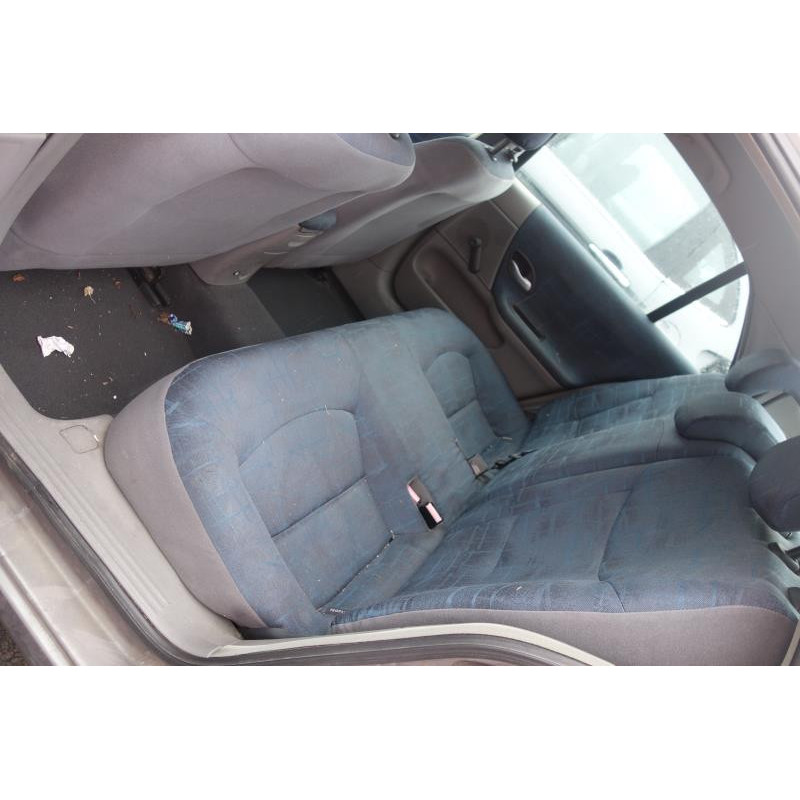Calandre RENAULT LAGUNA 2 Photo n°11
