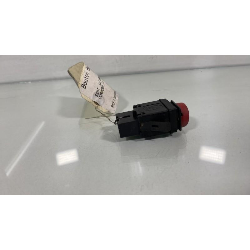Bouton de warning SEAT CORDOBA 2 Photo n°2