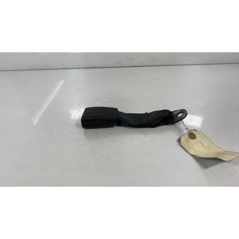 Attache ceinture arriere gauche NISSAN MICRA 4 Photo n°2