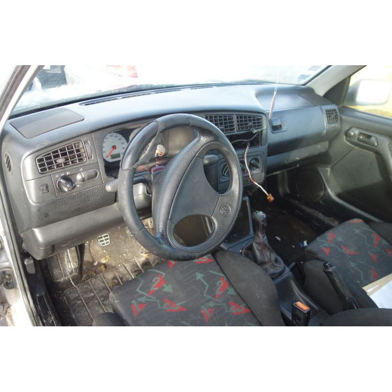 Vitre avant droit VOLKSWAGEN GOLF 3 Photo n°5