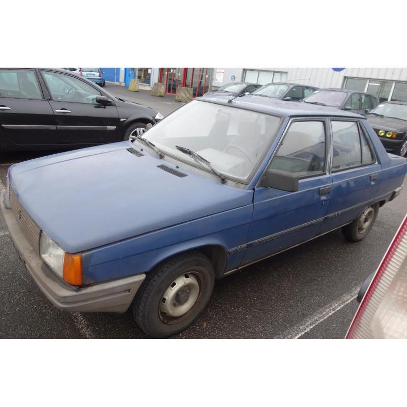 Calandre RENAULT R9 Photo n°2
