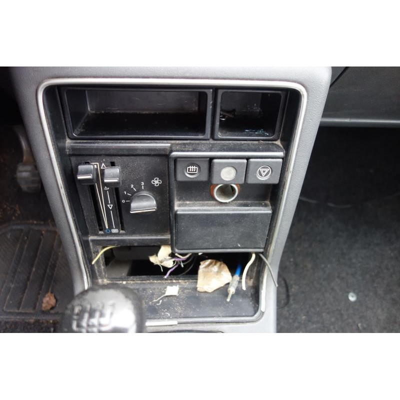 Calandre RENAULT R9 Photo n°7