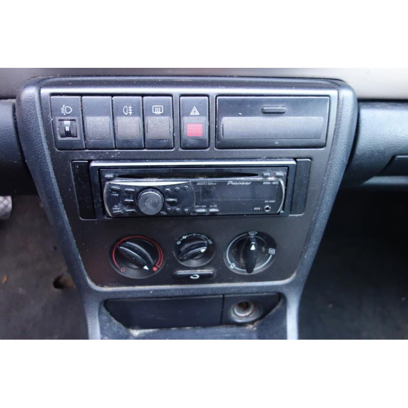 Porte avant droit AUDI A4 1 Photo n°8