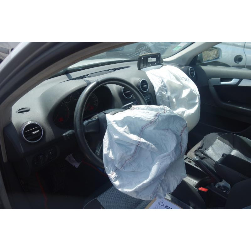 Porte avant droit AUDI A3 2 Photo n°9