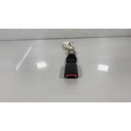 Attache ceinture arriere droit PEUGEOT 107 Photo n°1