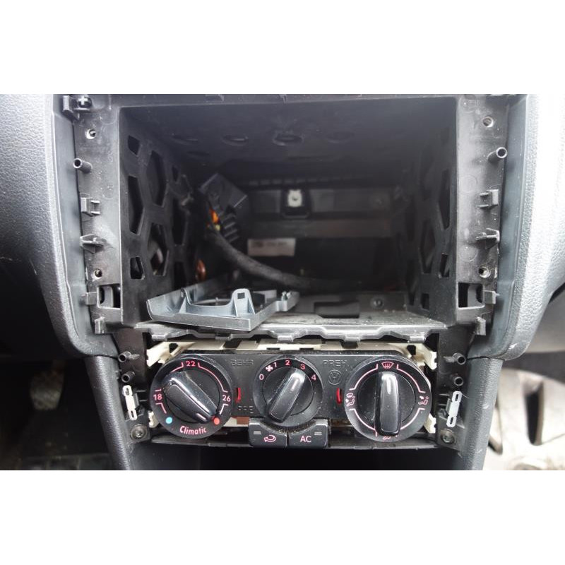 Verin de coffre VOLKSWAGEN POLO 5 Photo n°8