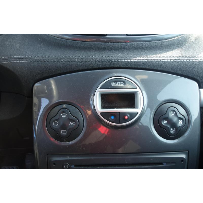 Ecran GPS RENAULT CLIO 3 Photo n°11