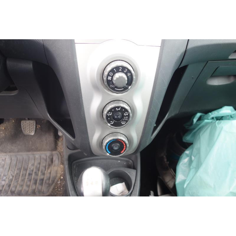 Capot TOYOTA YARIS 2 Photo n°8