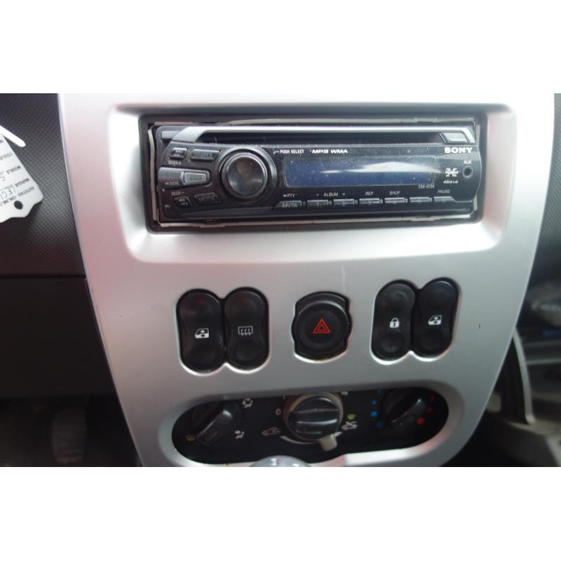Poignee porte avant gauche DACIA SANDERO 1 Photo n°9