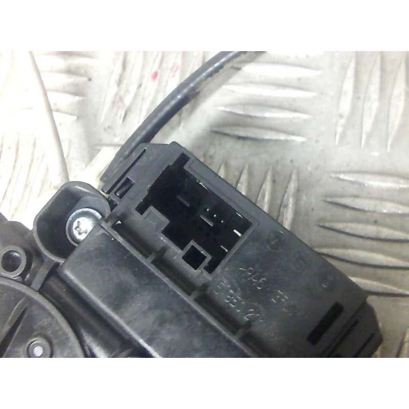 Leve vitre electrique arriere gauche VOLKSWAGEN POLO 5 Photo n°2