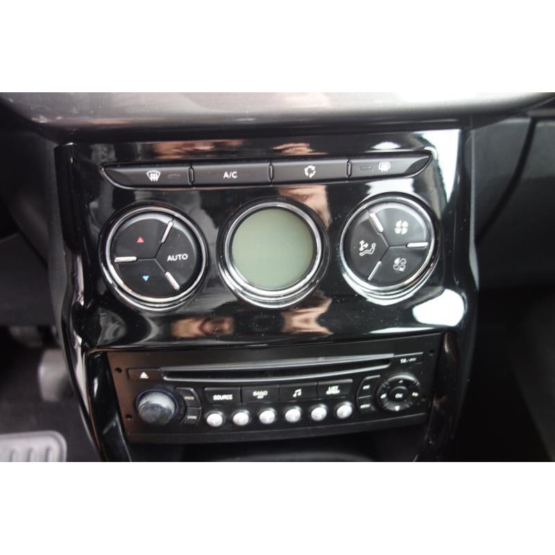 Attache ceinture avant droit CITROEN C3 2 Photo n°11