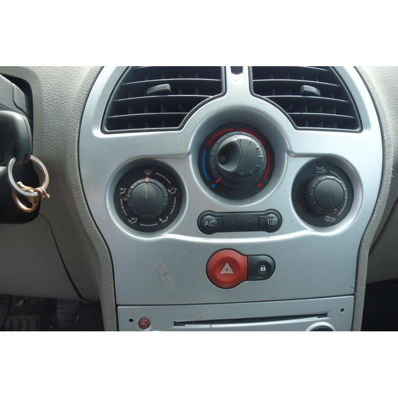 Trappe d'essence RENAULT MODUS Photo n°10
