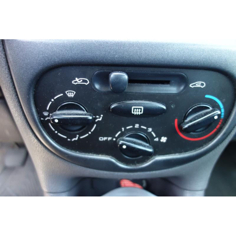 Ceinture arriere droit PEUGEOT 206 Photo n°9