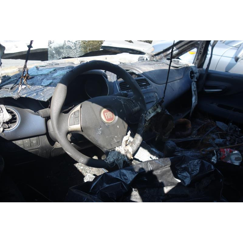 Anti brouillard arriere gauche FIAT PUNTO EVO 3 Photo n°8