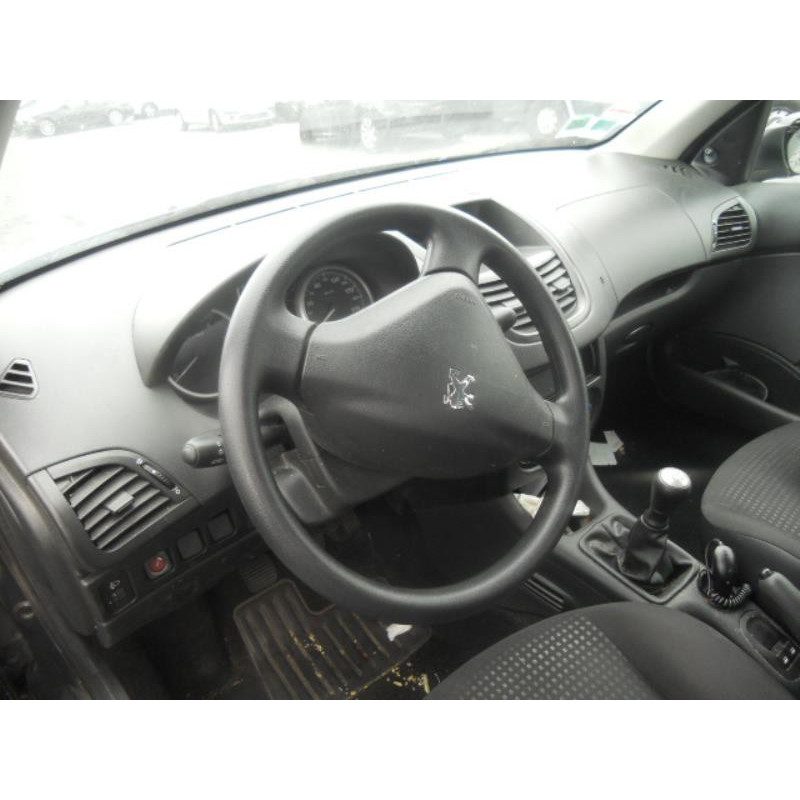 Attache ceinture arriere gauche PEUGEOT 206+ Photo n°10