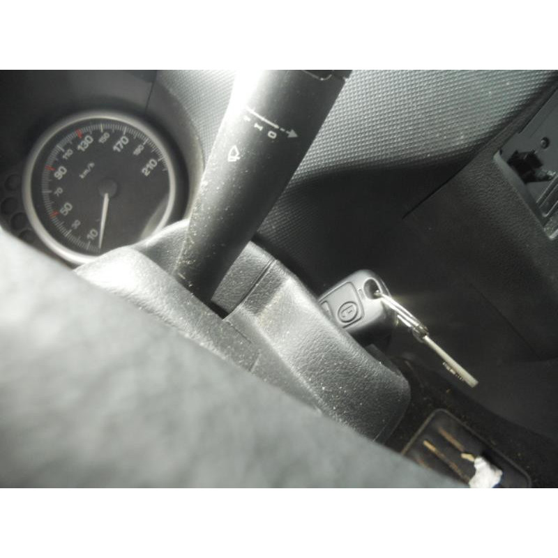 Attache ceinture arriere gauche PEUGEOT 206+ Photo n°13